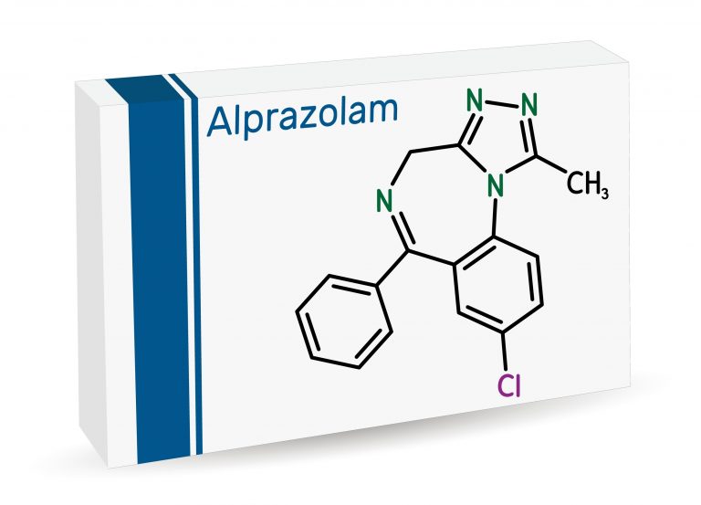 Alprazolam (อัลปราโซแลม) สรรพคุณ ข้อบ่งใช้ ผลข้างเคียง