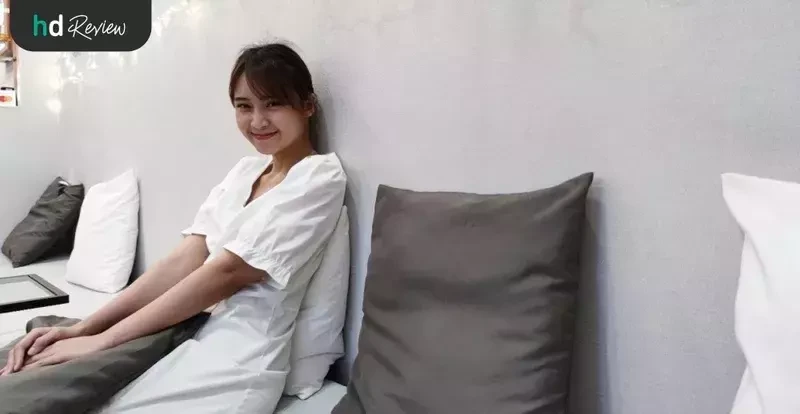 ผู้ใช้บริการปกปิดหลุมสิว ให้หน้าเรียบเนียน ด้วย Derma Pen ที่ The Cocktail Clinic