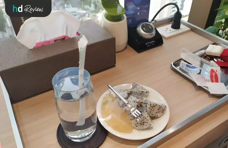 ของว่างและน้ำดื่มที่ทาง Akesis Life Clinic เอามาเสิร์ฟให้