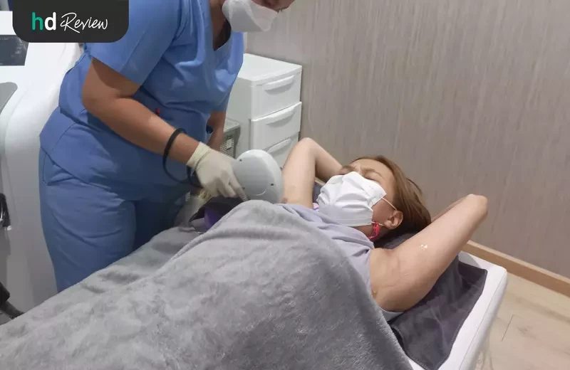 ขั้นตอนการกำจัดขนรักแร้ด้วย Elos Laser Advance Diode ที่ Gangnam Clinic