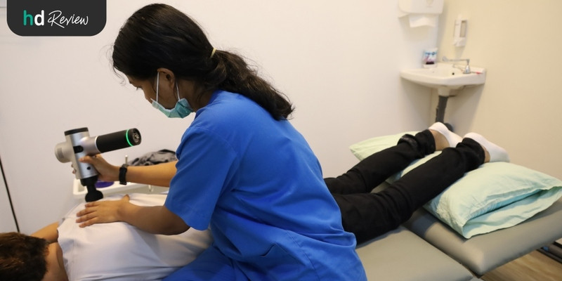 ภาพการรักษาโดยใช้ Hypervolt ที่ Brain Reheb Clinic