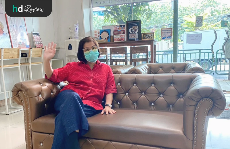ผู้ใช้บริการทำครอบฟัน ร่วมวีเนียร์ เซรามิก ที่ ศูนย์จัดฟัน รากเทียม บูทีคเด็นทัล
