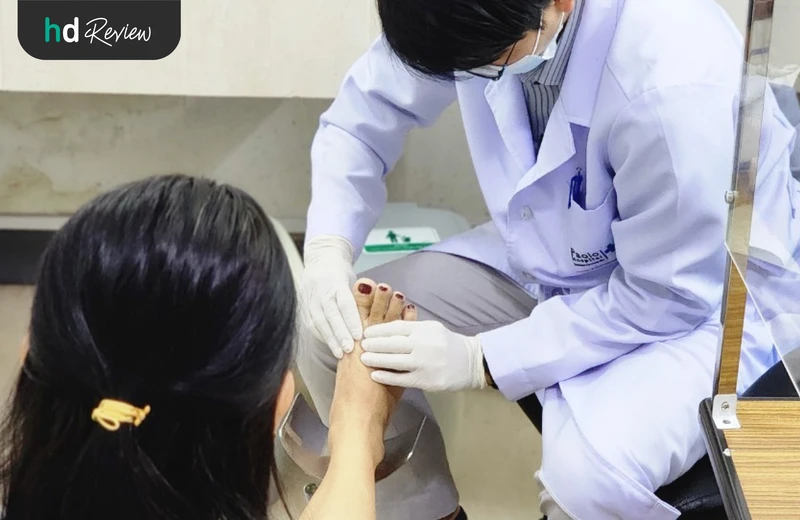 ขั้นตอนตรวจดูผิวหนัง เล็บเท้า และลักษณะทั่วทั้งเท้า