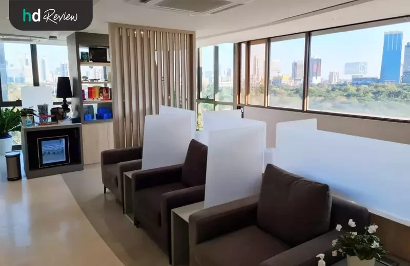 โซนนั่งรอที่ The Signature Clinic