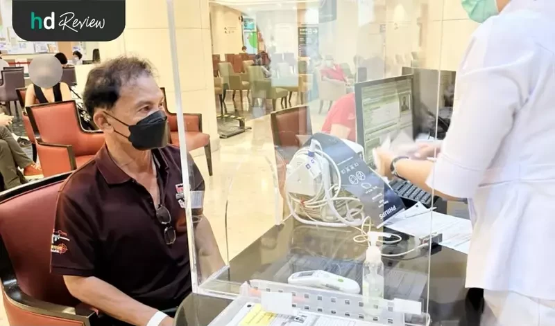 ทำประวัติผู้ป่วยใหม่ ก่อนตรวจคัดกรองมะเร็งปอด ที่ โรงพยาบาลพญาไท 2