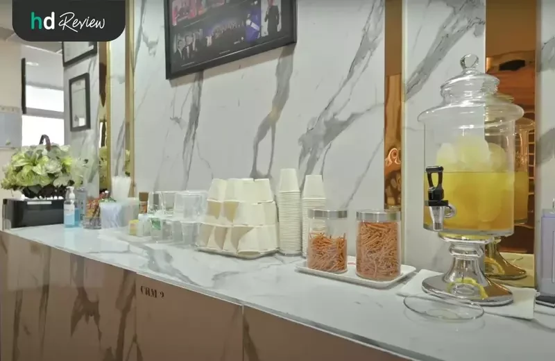 บาร์น้ำและขนม ที่ Bangkok Anti-Aging Center