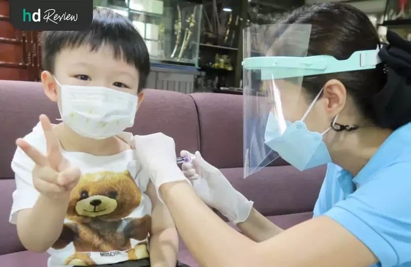 ขณะฉีดวัคซีนไข้หวัดใหญ่ บริการถึงบ้าน จาก Vac2home Clinic