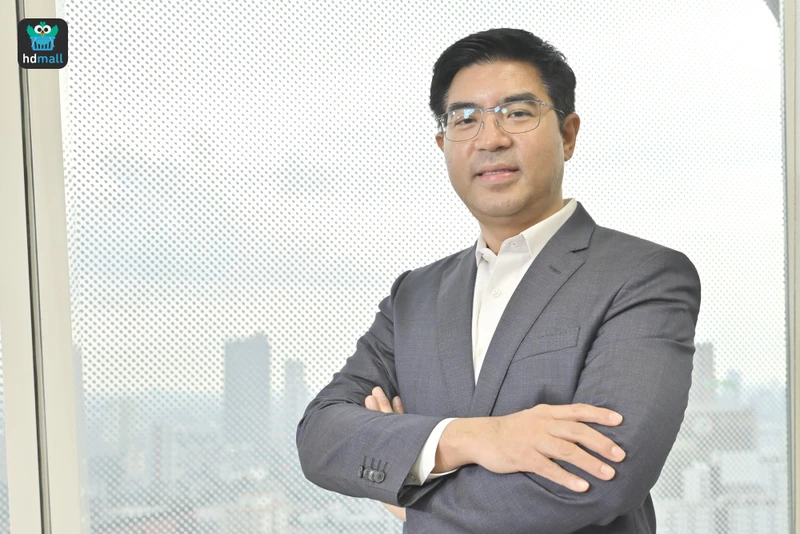 นายแพทย์พูนเกียรติ ปัญญามิตร สูตินรีแพทย์เฉพาะทางด้านการรักษาภาวะมีบุตรยากประจำ Prime Fertility Center