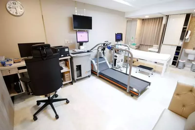 ห้องตรวจสมรรถภาพหัวใจออกกำลังกายขณะออกกำลังกาย EST (Exercise Stress Test)