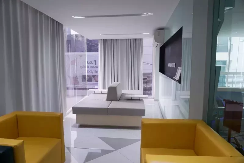 บรรยากาศของศูนย์ทันตกรรม APEX Dental Center (สาขาเพลินจิต)