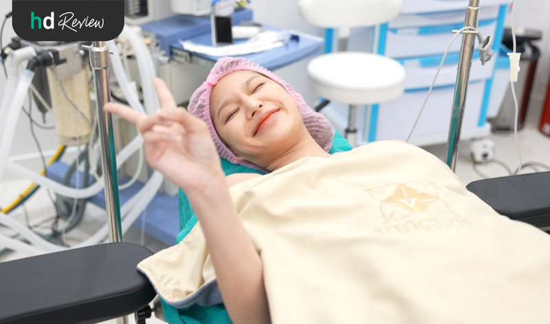 ในห้องผ่าตัดก่อนทำหน้าอกที่ Vincent Clinic กับหมอแบค