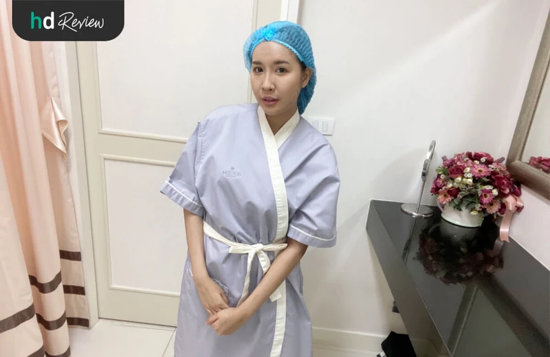 เปลี่ยนชุดก่อนผ่าตัดไขมันกระพุ้งแก้ม ที่ HERS Clinic