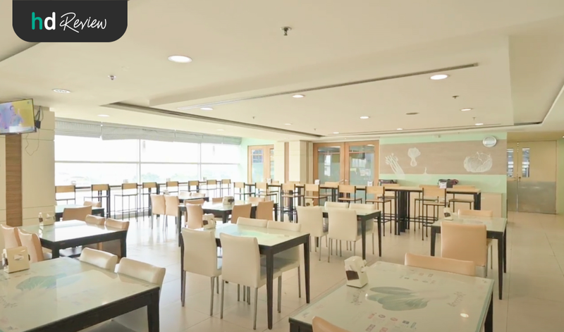 บรรยากาศห้องอาหารมีดีที่ โรงพยาบาลเทพธารินทร์