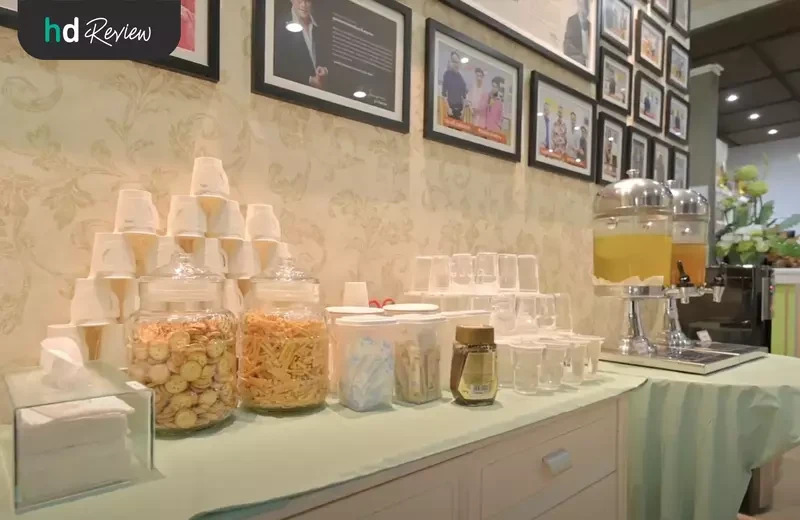 โซนน้ำและขนม ที่ Bangkok Anti-Aging Center