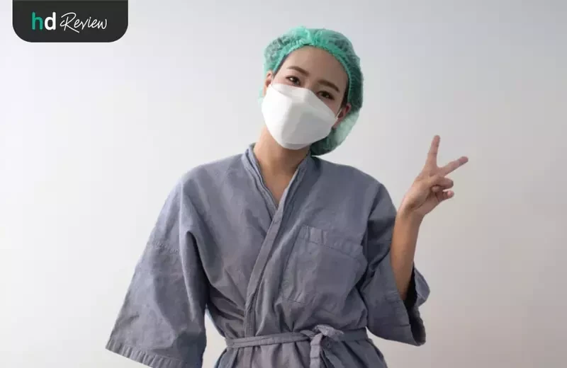 เปลี่ยนชุดก่อนดูดไขมันต้นแขน ด้วยเครื่อง Vaser Liposuction ที่ Flow Clinic