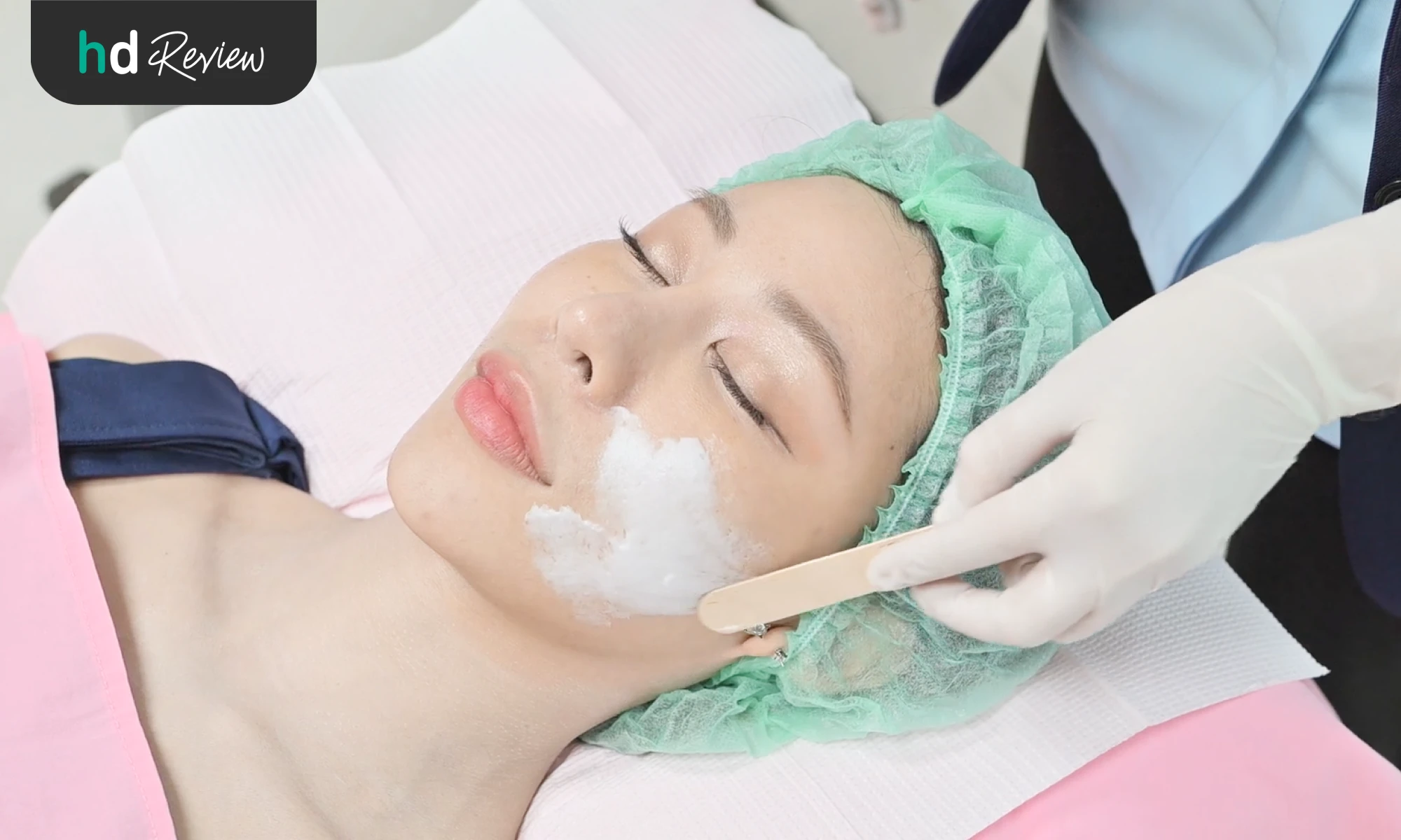 แปะยาชาก่อนทำโปรแกรม Sculptra