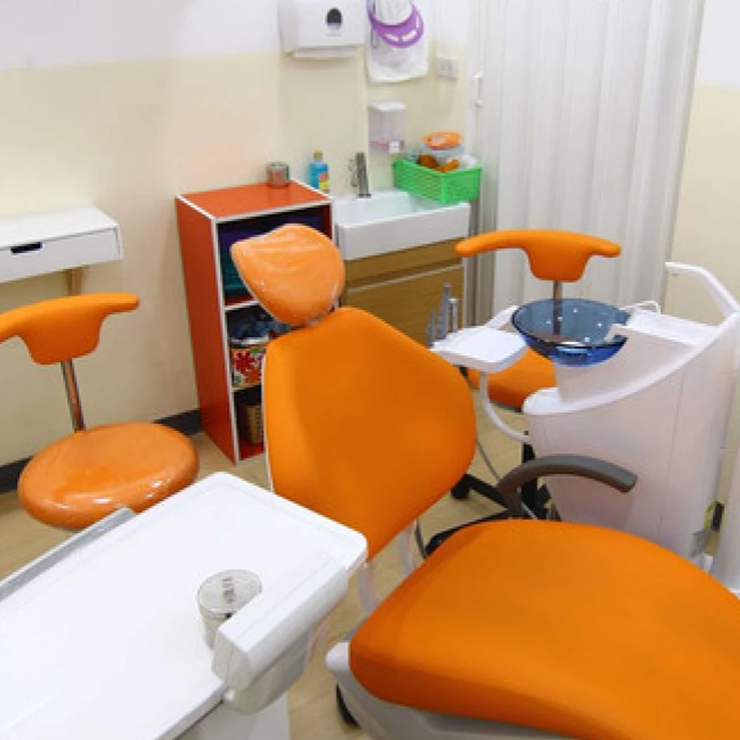 ฟอกสีฟันที่คลินิก ด้วยระบบ Cool Light ที่ Bangkok Dental Care