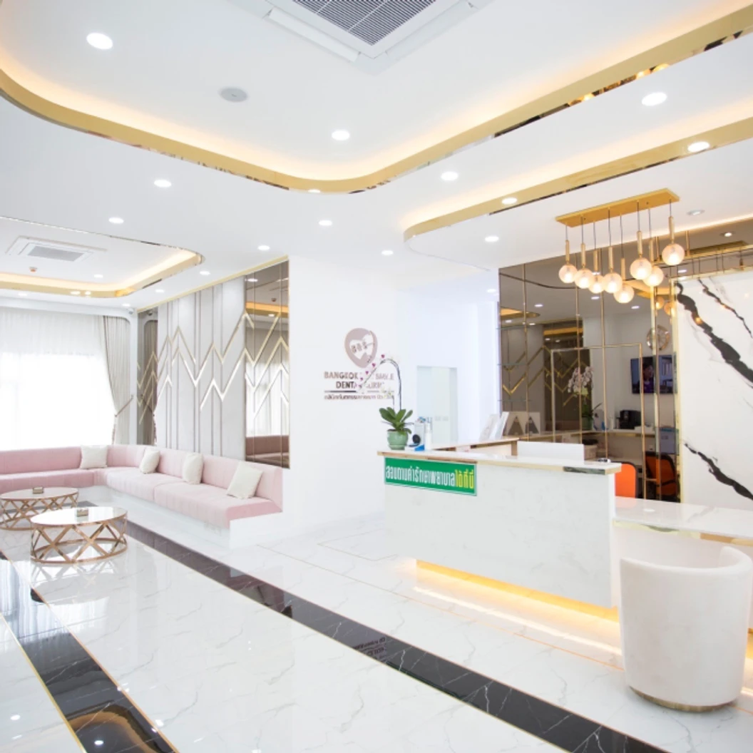 ทำรีเทนเนอร์แบบใส 2 ชิ้น ฟันบนและล่าง ที่ Bangkok New Smile Dental Clinic