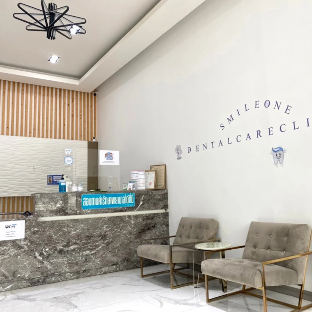 ทำรีเทนเนอร์แบบใส 2 ชิ้น สำหรับฟันบนและล่าง ที่ Smile One Dental Care Clinic