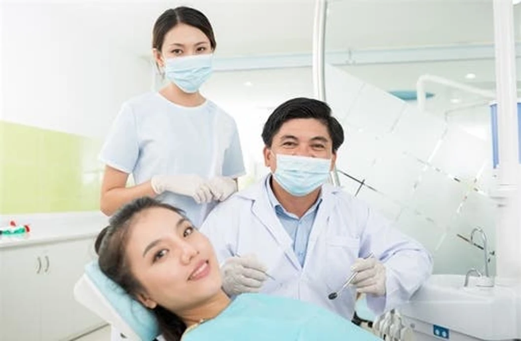 ขูดหินปูน พร้อมเคลือบฟลูออไรด์ ที่ Bangkok Smile Dental