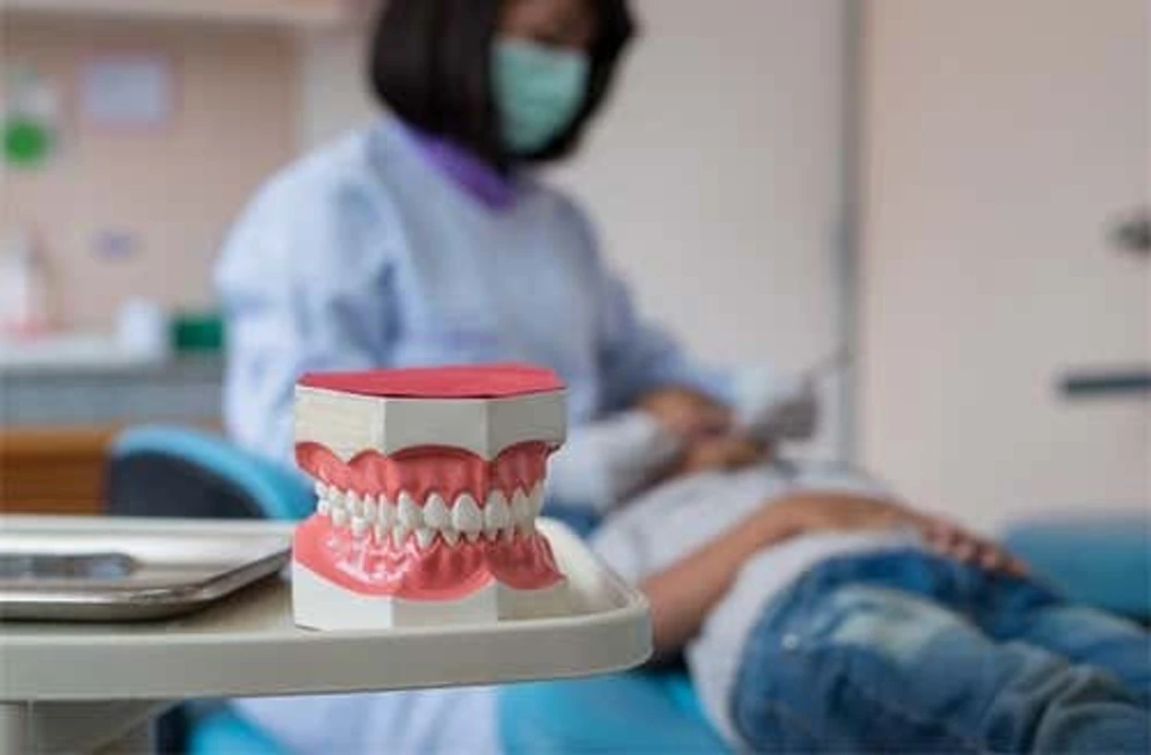 ขูดหินปูน เคลือบฟลูออไรด์ และเอกซเรย์ฟัน OPG ที่ We Smile Dental Clinic