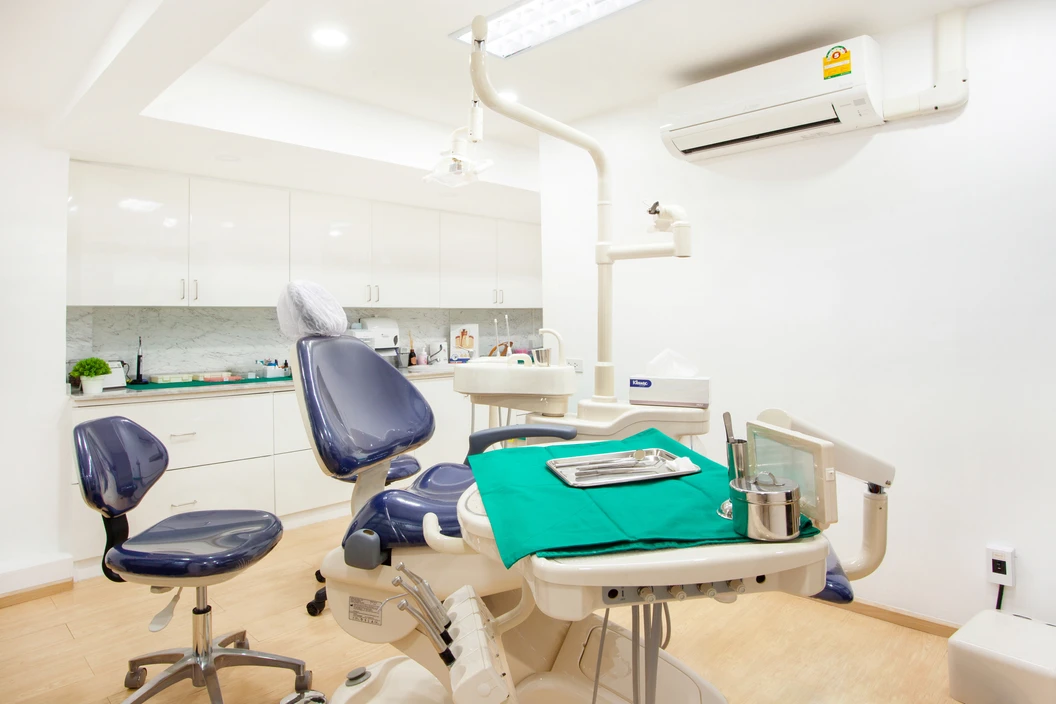 ขูดหินปูน พร้อมเคลือบฟลูออไรด์ ที่ Tooth Box Dental Clinic คลินิกทันตกรรมทูธบอกซ์