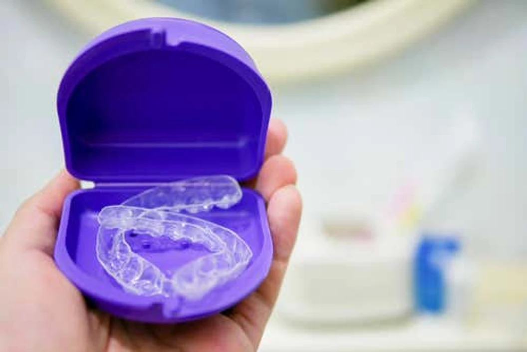 ทำรีเทนเนอร์ แบบใส 1 ชิ้น บนหรือล่าง  ที่ Smile Seasons Dental Clinic คลินิกทันตกรรมสไมล์ซีซันส์