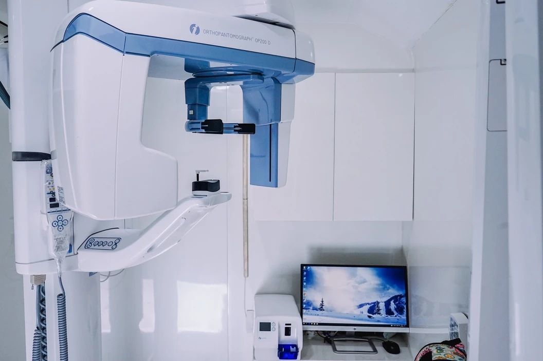 ขูดหินปูน พร้อมเคลือบฟลูออไรด์ ที่ The ARCH Dental Center ศูนย์ทันตกรรมดิอาร์ช