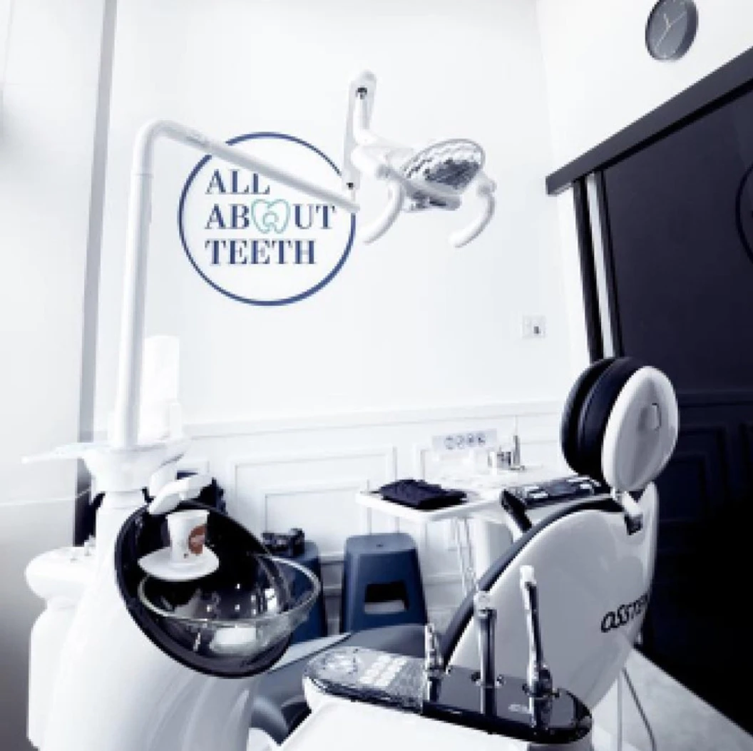 ฟอกสีฟัน 5 ขั้นตอน โปรแกรม Wink & White Super Set 1 ครั้ง ที่ All About Teeth Clinic