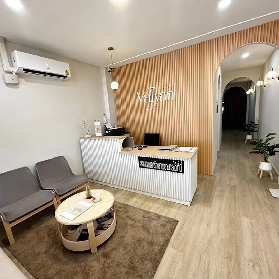 คอร์สเลเซอร์ Diode กำจัดขนหลังเท้า 2 ครั้ง ฟรี! 1 ครั้ง ที่ Valynn Clinic