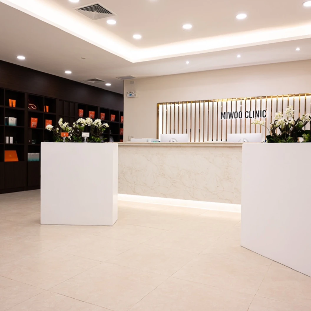 ทำ HIFU ด้วยเครื่อง Ultraformer III 400 ช็อต เพื่อยกกระชับผิวบริเวณใบหน้า 1 ครั้ง ที่ Miwoo Clinic