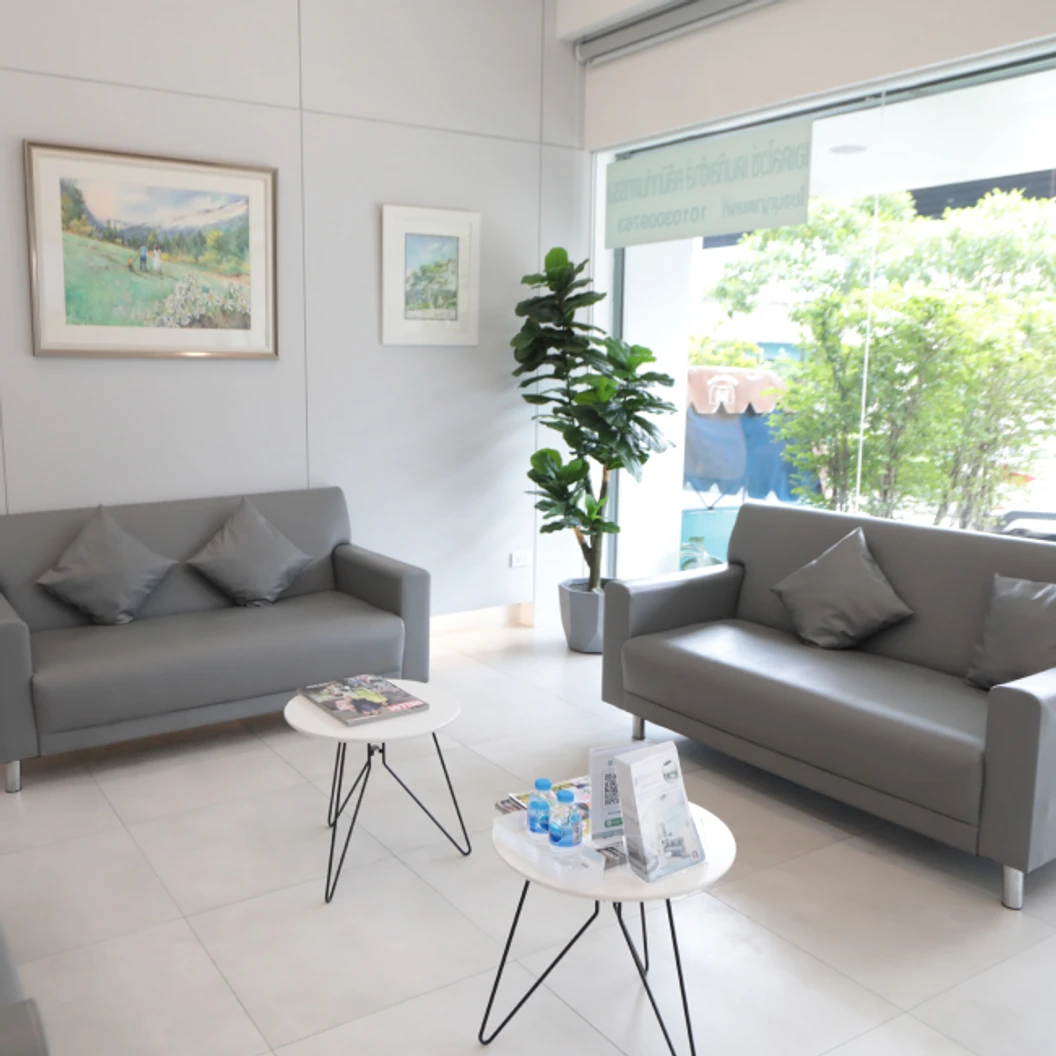 คอร์สจัดฟันแบบใส Invisalign Comprehensive ฟันบนและล่าง ที่ Edelweiss Dental House