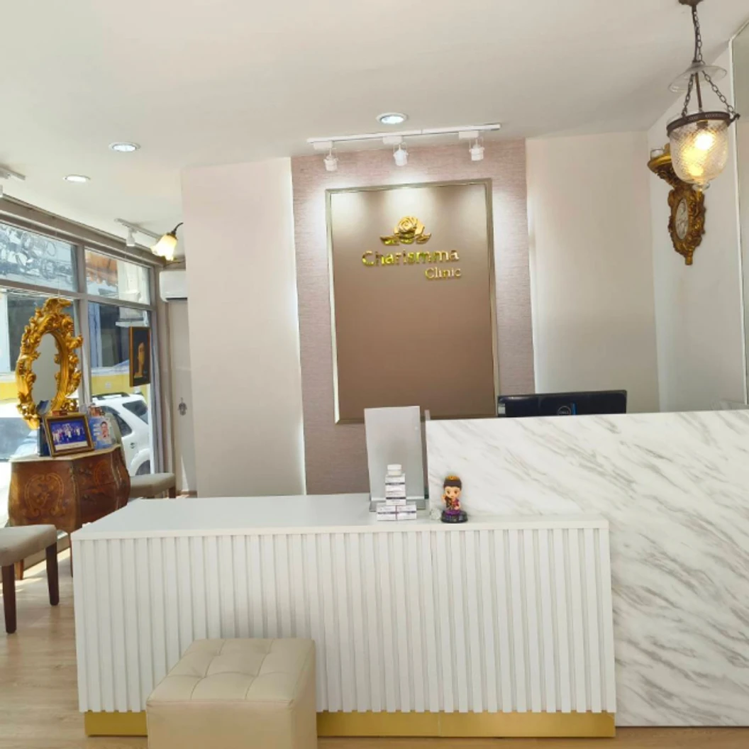 เลเซอร์ Fractora และ Subcision รักษาหลุมสิว หน้า ที่ Charismma Clinic