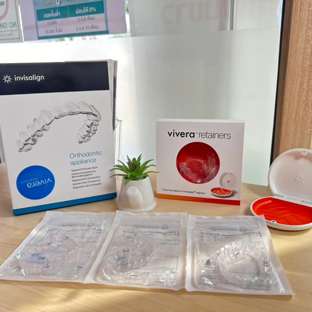 ทำรีเทนเนอร์แบบใส แบรนด์ Vivera จาก Invisalign ฟันบนและล่าง ที่ Aichi Dental Clinic