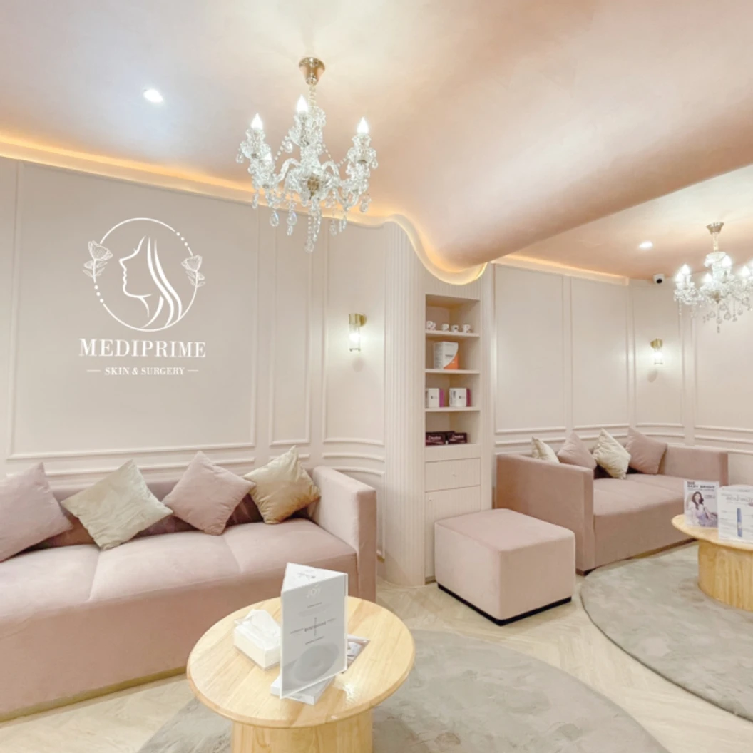 เสริมจมูก ด้วยซิลิโคนอเมริกา เทคนิค Open + กระดูกอ่อนหลังหู ครั้งแรก ที่ MediPrime Clinic เมดิไพร์ม คลินิก
