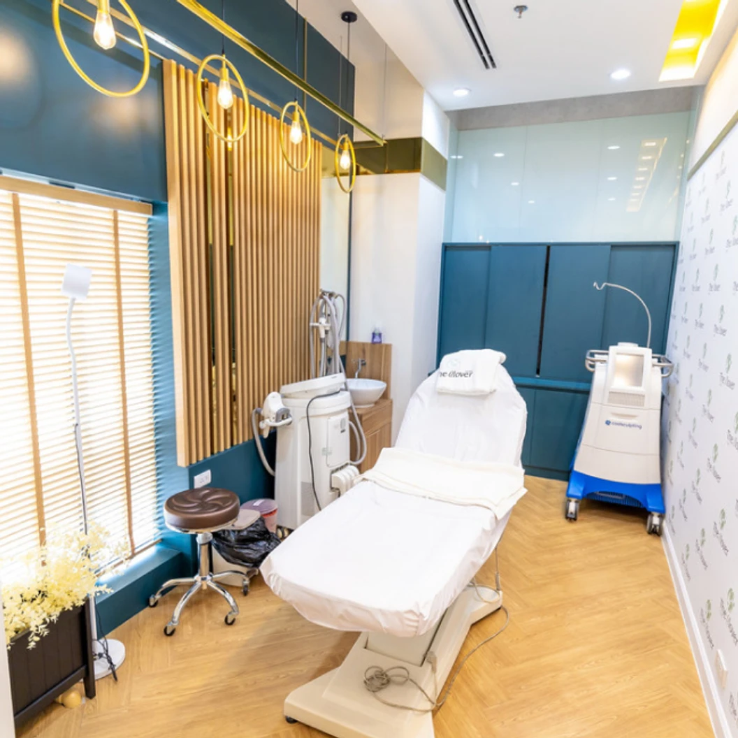 กดสิว ฉีดสิว ไม่จำกัดเม็ดทั่วหน้า 1 ครั้ง ที่ The Clover Clinic
