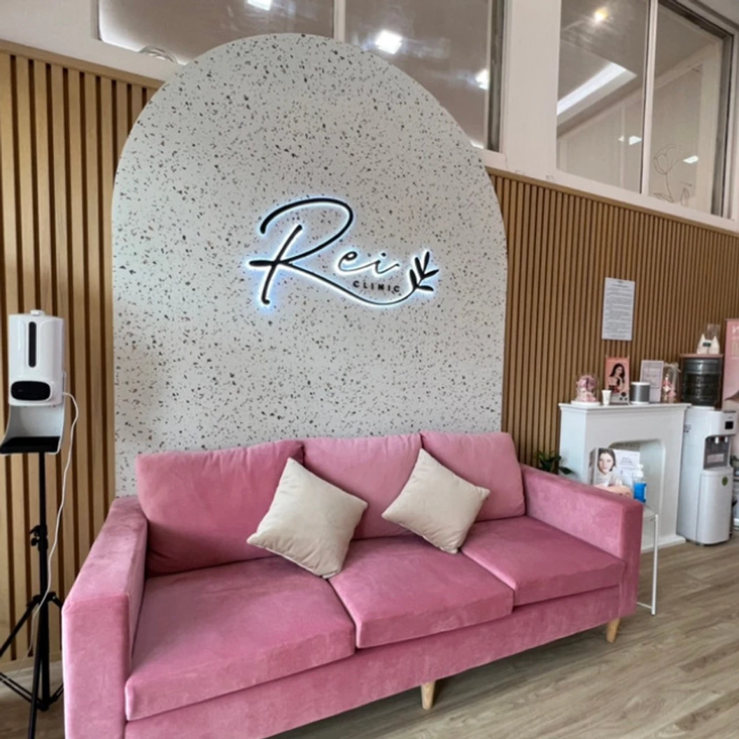 กดสิว ฉีดสิว ไม่จำกัดเม็ด ทั่วใบหน้า 1 ครั้ง ที่ Rei Clinic