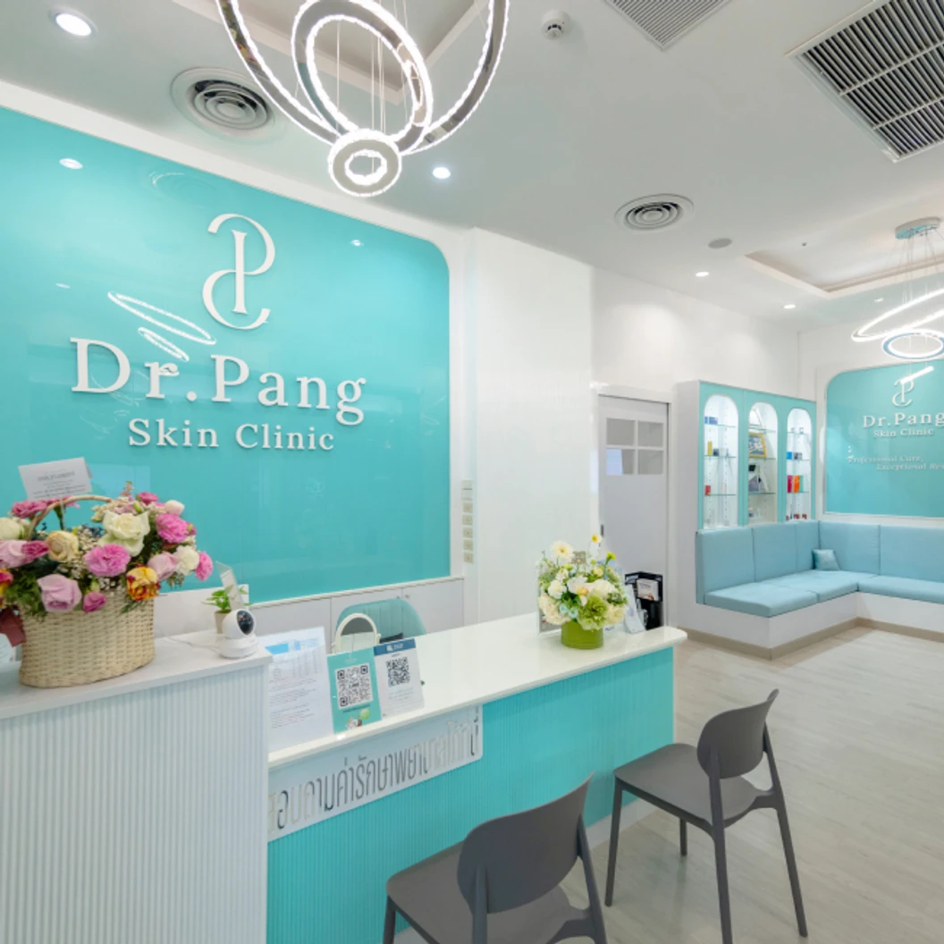 ผลักวิตามินลงสู่ผิวหน้า ด้วยเครื่อง Dermashock Cool สูตร Icy Glow เพื่อปรับผิวให้กระจ่างใส ดูมีออร่า 1 ครั้ง ฟรี! 1 ครั้ง ที่ Dr.Pang Skin Clinic
