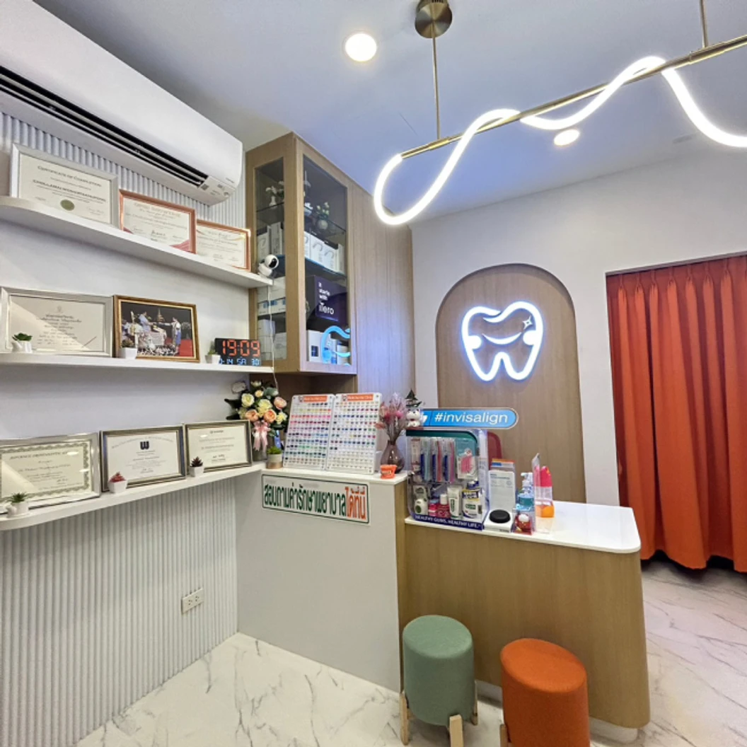 ทำรีเทนเนอร์แบบใส 1 ชิ้น ฟันบนหรือล่าง ที่ Aichi Dental Clinic