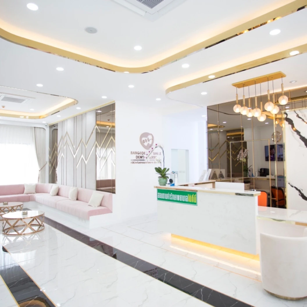 ขูดหินปูน พร้อมเคลือบฟลูออไรด์ ที่ Bangkok New Smile Dental Clinic