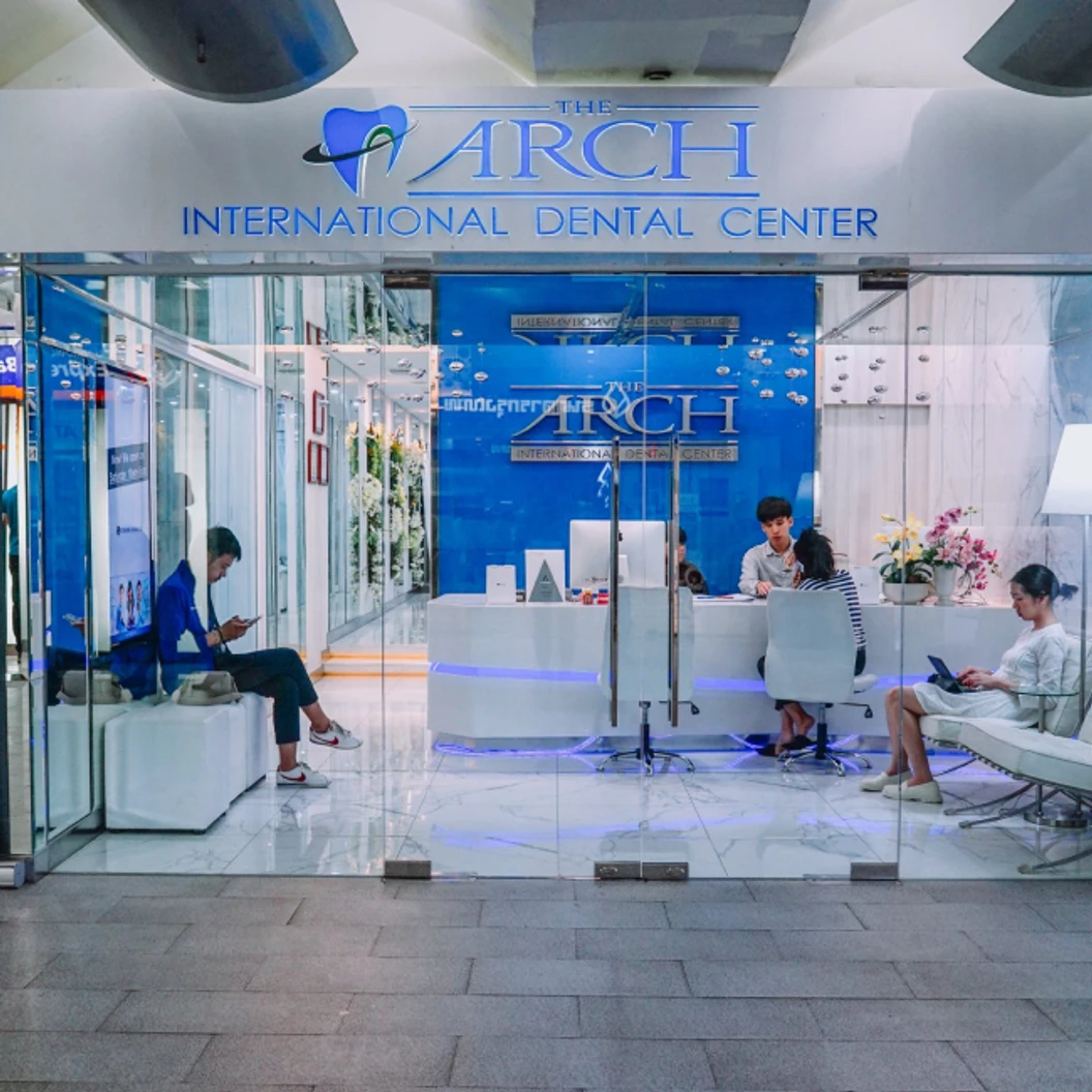 ฟอกสีฟันที่คลินิก ที่ The ARCH Dental Center ศูนย์ทันตกรรมดิอาร์ช