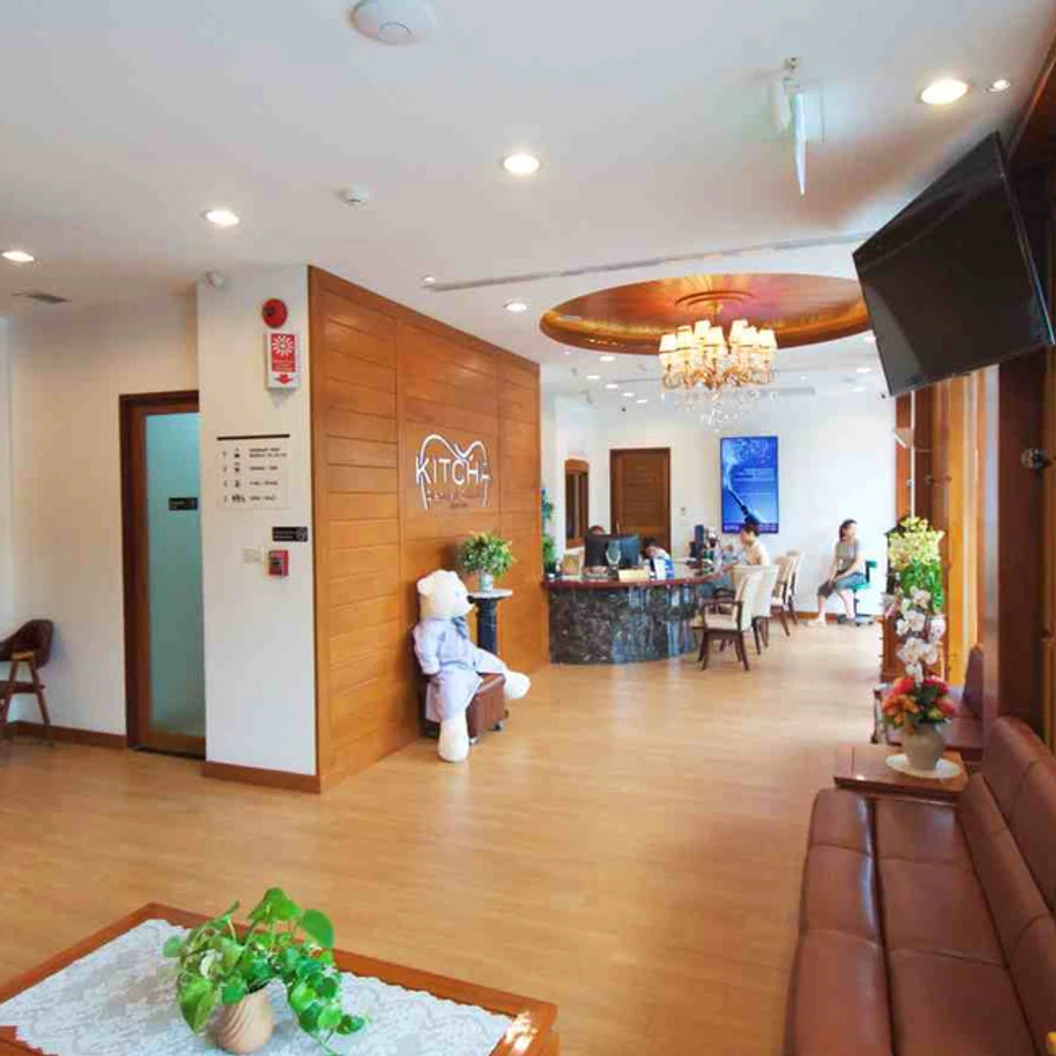 ฟอกสีฟันที่คลินิก ตรวจฟัน ขูดหินปูน และเอกซเรย์เช็กฟันผุ  ที่ Kitcha Dental Clinic