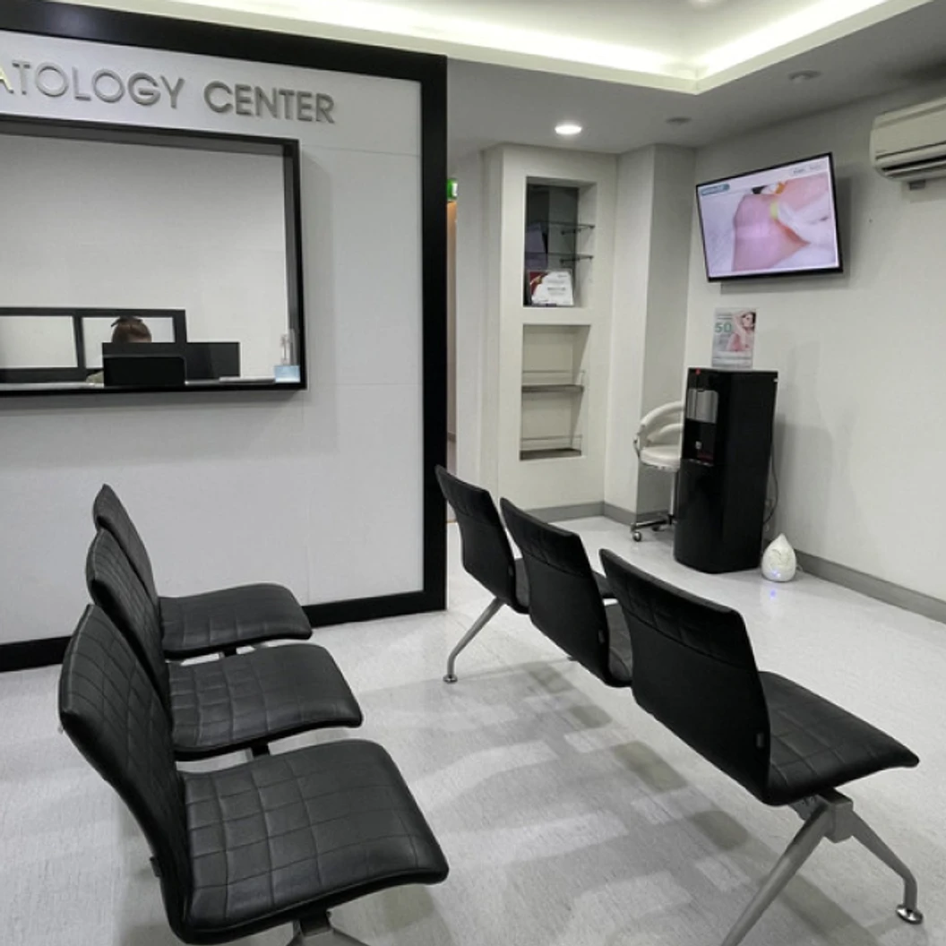 ผลักวิตามินผิวเข้มข้น สูตรผิวกระจ่างใส ด้วยเครื่อง E-Derma พร้อมบำรุงผิวหน้าหลังเลเซอร์ 1 ครั้ง ที่ Medmetic by Meko