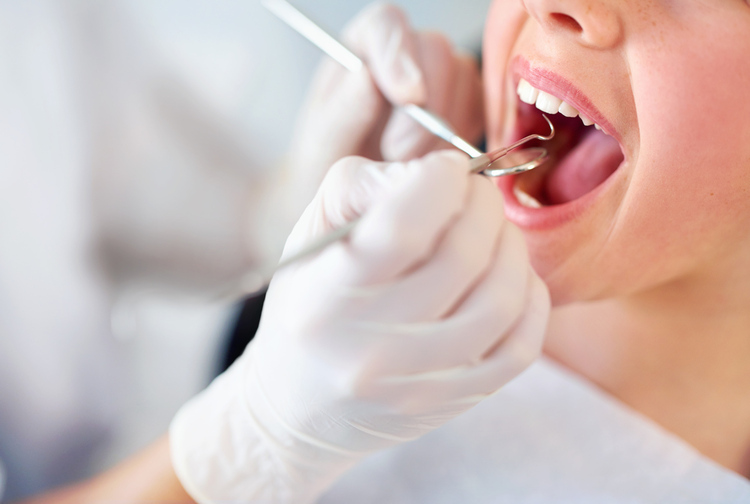 ทำรากฟันเทียม 1 ซี่ ที่ Deezy Dental Home