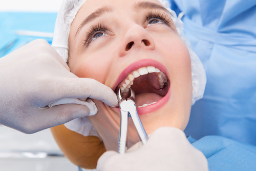 อุดฟัน ด้วยวัสดุสีเหมือนฟัน 1 ด้าน ที่ LDC Dental