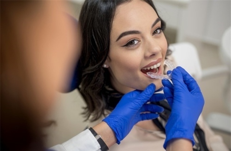 คอร์สจัดฟันแบบใส Invisalign Full Comprehensive ฟันบนและล่าง ที่ APEX Medical Center