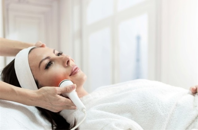 ทำ HIFU 3000 ช็อต ทั่วใบหน้า 1 ครั้ง ที่ The Cocktail Clinic