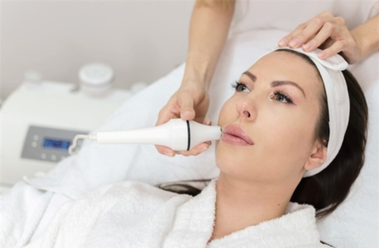 คอร์สทำ HIFU 3000 ช็อต ทั่วใบหน้า 3 ครั้ง ที่ The Cocktail Clinic