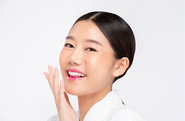 ทรีตเมนต์กระชับผิวหน้า Ultra V Lifting & Skin Firming ด้วยคลื่น Ultrasonic 1 ครั้ง ที่ KIHS Clinic