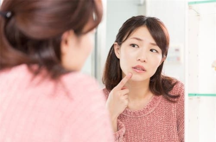 รักษาสิว 4 ขั้นตอน 1 ครั้ง ที่ GROW & GLOW Clinic